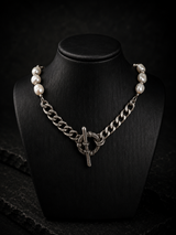 Massive pearl choker