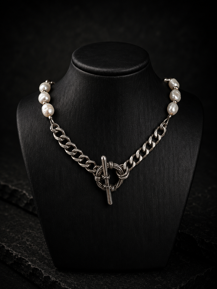 Massive pearl choker