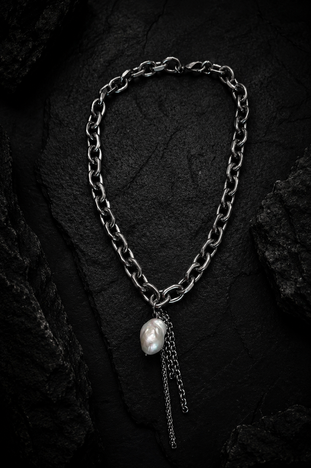 Massive pearl necklace