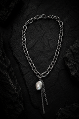 Massive pearl necklace