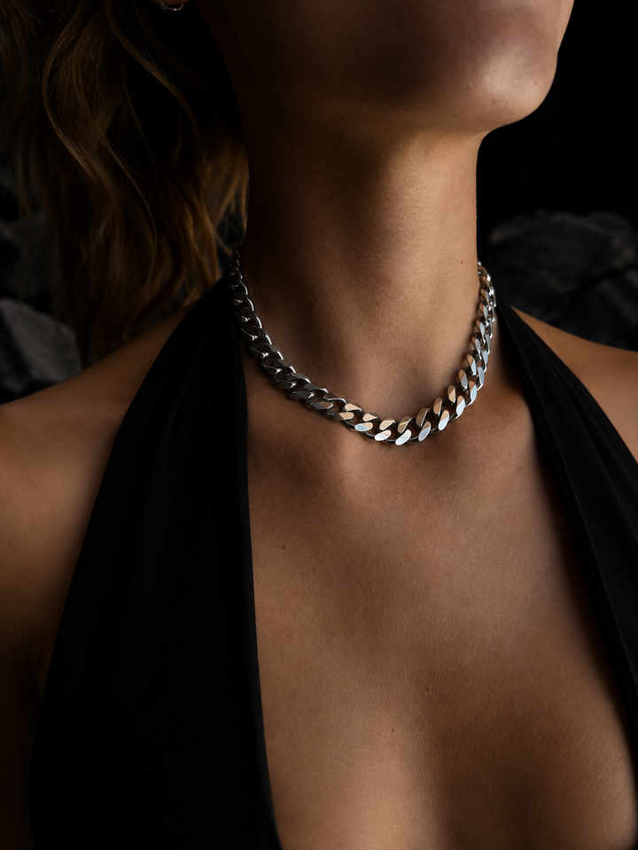 M gourmet choker