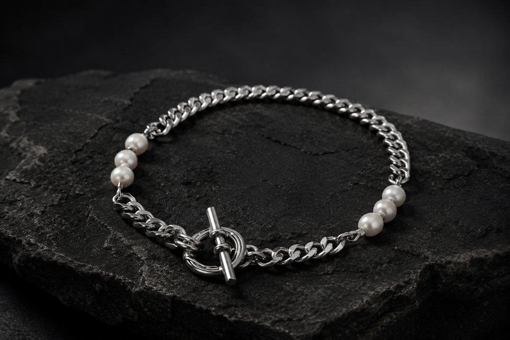 Massive pearl choker